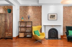 2021 Rue De Bullion Montréal (Ville-Marie), QC H2X 2Z7