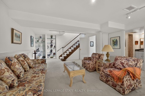 126 Forest Hill Crescent, Hamilton, ON - Indoor Photo Showing Living Room