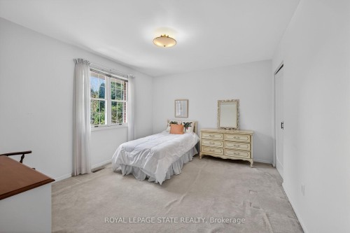 126 Forest Hill Crescent, Hamilton, ON - Indoor Photo Showing Bedroom