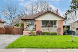 125 Budea Crescent  Toronto, ON M1R 4W2