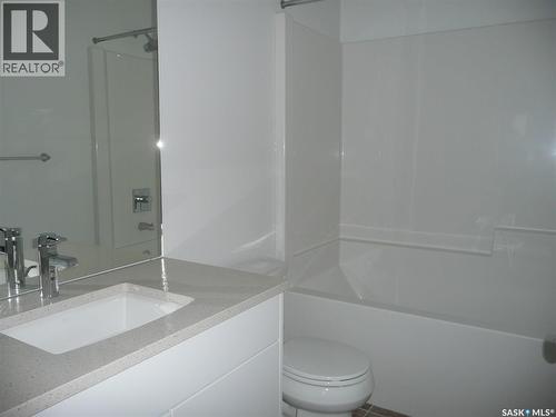 535 Traeger Manor, Saskatoon, SK - Indoor Photo Showing Bathroom