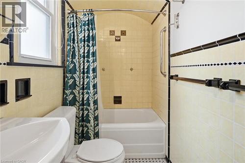 81 Carrick Avenue, Hamilton, ON - Indoor Photo Showing Bathroom