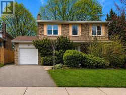6 PRESTWICK CRESCENT Toronto, ON M2H 1M9