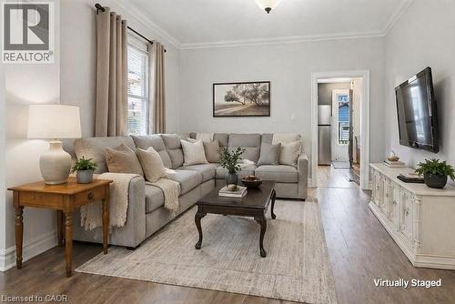 224 Balsam Avenue S, Hamilton, ON - Indoor Photo Showing Living Room
