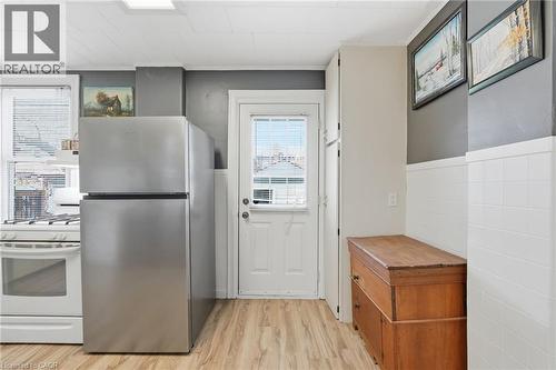 224 Balsam Avenue S, Hamilton, ON - Indoor Photo Showing Kitchen