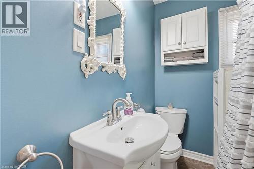224 Balsam Avenue S, Hamilton, ON - Indoor Photo Showing Bathroom