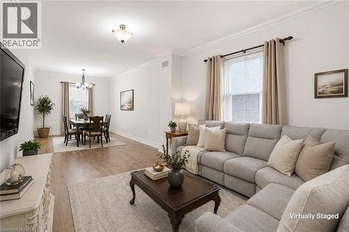 224 Balsam Avenue S, Hamilton, ON - Indoor Photo Showing Living Room