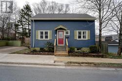 38 Jamieson Street  Dartmouth, NS B3A 3C1