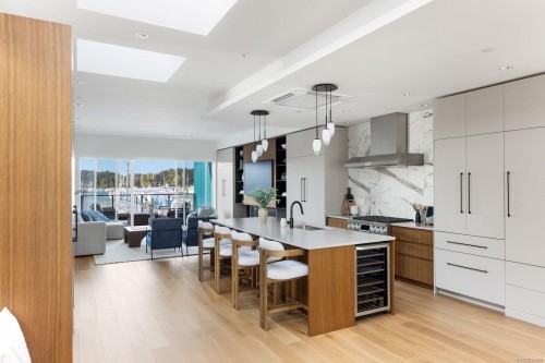 201-2270 Harbour Rd, Sidney, BC 