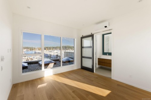 201-2270 Harbour Rd, Sidney, BC 