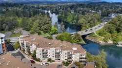 301-1085 Tillicum Rd Esquimalt, BC V9A 7M3