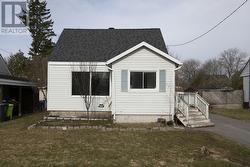 27 Weldon AVE Sault Ste. Marie, ON P6B 3C4