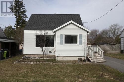 27 Weldon AVE  Sault Ste. Marie, ON P6B 3C4