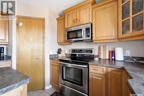 4914 Schwartz Way, Regina, SK - Indoor Photo Showing Kitchen