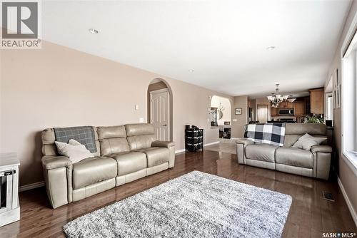 4914 Schwartz Way, Regina, SK - Indoor Photo Showing Living Room