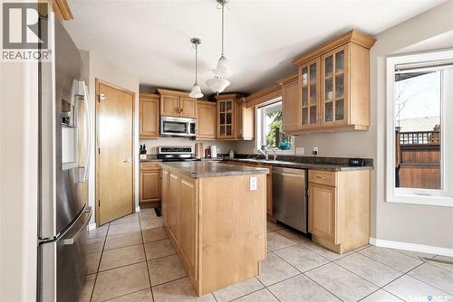 4914 Schwartz Way, Regina, SK - Indoor Photo Showing Kitchen