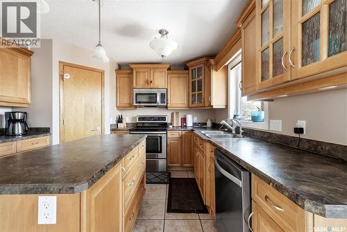 4914 Schwartz Way, Regina, SK - Indoor Photo Showing Kitchen With Double Sink