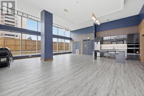 202 - 2782 Barton Street E, Hamilton (Riverdale), ON - Indoor