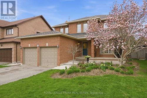 8 CORNER STONE CRESCENT  Whitby (Rolling Acres), ON L1R 1Z3