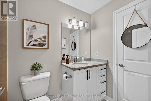 801 - 330 Ridout Street N, London East (East K), ON - Indoor Photo Showing Bathroom