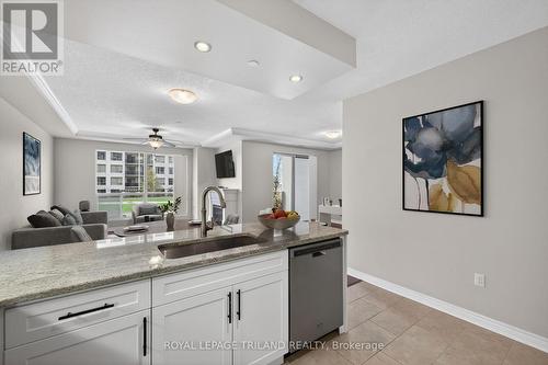 801 - 330 Ridout Street N, London East (East K), ON - Indoor Photo Showing Kitchen