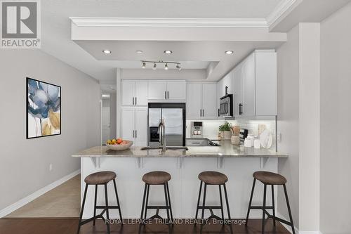 801 - 330 Ridout Street N, London East (East K), ON - Indoor Photo Showing Kitchen With Upgraded Kitchen