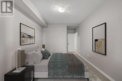 801 - 330 Ridout Street N, London East (East K), ON - Indoor Photo Showing Bedroom