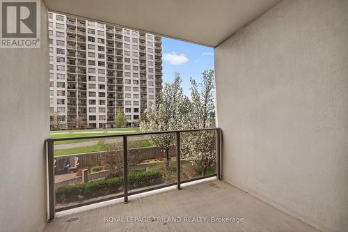 801 - 330 Ridout Street N, London East (East K), ON -  With Balcony