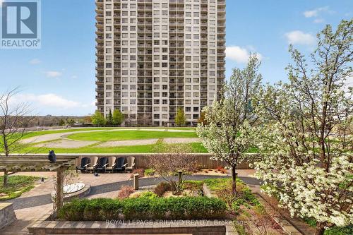 801 - 330 Ridout Street N, London East (East K), ON - Outdoor