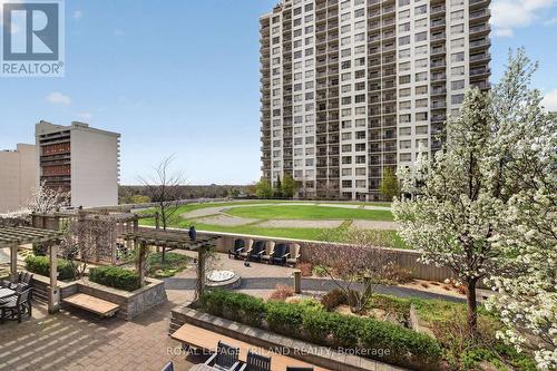 801 - 330 Ridout Street N, London East (East K), ON - Outdoor