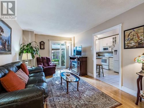 77 Martindale Crescent, Brampton, ON - Indoor Photo Showing Living Room