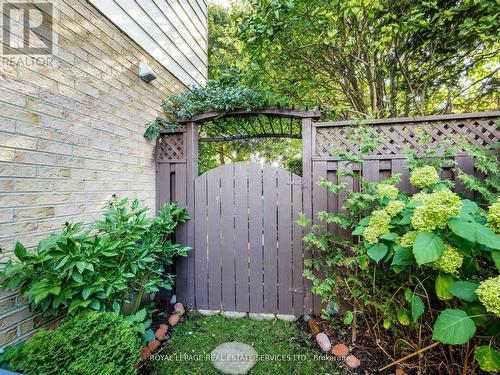 77 Martindale Crescent, Brampton, ON - Outdoor