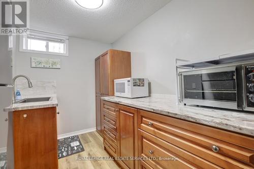 23 Annapolis Way, Hamilton, ON - Indoor Photo Showing Kitchen