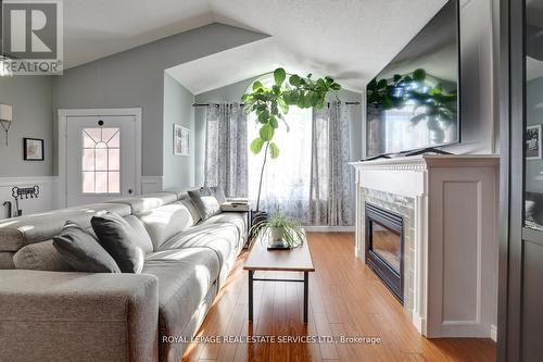 23 Annapolis Way, Hamilton, ON - Indoor Photo Showing Living Room With Fireplace