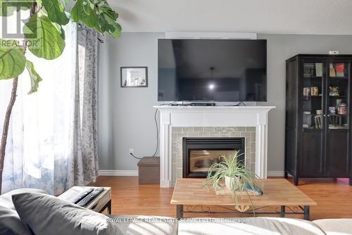 23 Annapolis Way, Hamilton, ON - Indoor Photo Showing Living Room With Fireplace
