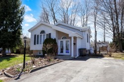 127 Av. Girouard Terrasse-Vaudreuil, QC J7V 5W5