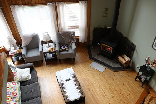 432 Bayles Road, Nakusp, BC - Indoor Photo Showing Living Room