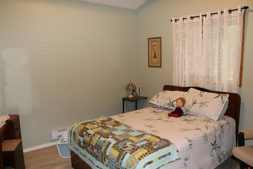 432 Bayles Road, Nakusp, BC - Indoor Photo Showing Bedroom