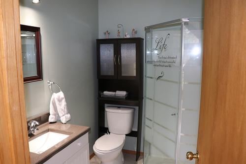 432 Bayles Road, Nakusp, BC - Indoor Photo Showing Bathroom