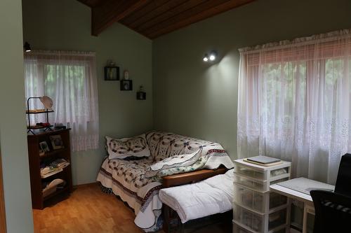 432 Bayles Road, Nakusp, BC - Indoor Photo Showing Bedroom