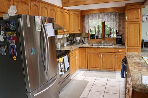 432 Bayles Road, Nakusp, BC - Indoor Photo Showing Kitchen With Double Sink