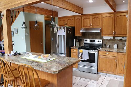 432 Bayles Road, Nakusp, BC - Indoor Photo Showing Kitchen With Stainless Steel Kitchen