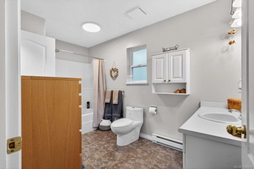 1136 Corcan Rd, Qualicum Beach, BC 