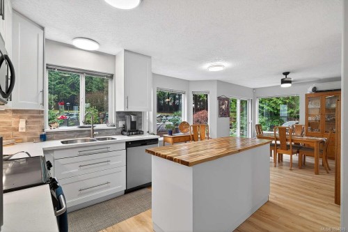 1136 Corcan Rd, Qualicum Beach, BC 