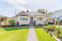 485 Marigold Rd Saanich, BC V8Z 4R3