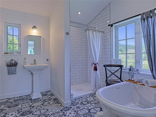 146 Tantramar Dr, Salt Spring, BC 