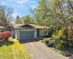 4066 Nicholson Crt Saanich, BC V8Z 4S2
