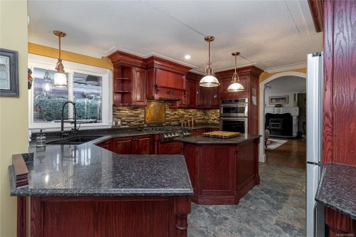 7072 Willis Point Rd, Central Saanich, BC 