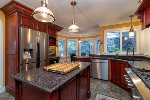 7072 Willis Point Rd, Central Saanich, BC 