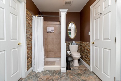 7072 Willis Point Rd, Central Saanich, BC 